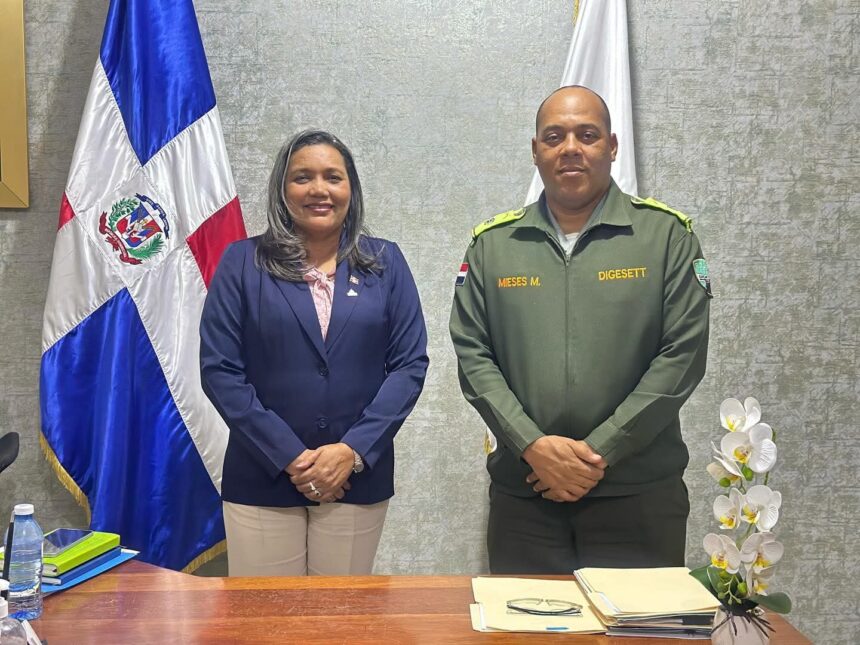 Gobernadora de Azua y comandante de la DIGESETT unen esfuerzos por una movilidad segura