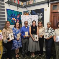 La escritora Luisa Apolinar adelanta detalles de su próxima novela en la tertulia "Vino y Tinta"