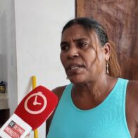 Presunto agresor de joven apuñalada en Villa Duarte se entrega; víctima recibe el alta médica