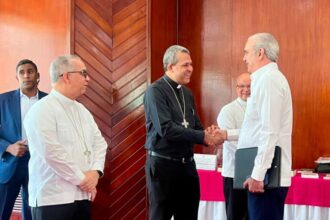 Abinader sostiene encuentro con obispos durante asamblea del Episcopado Dominicano