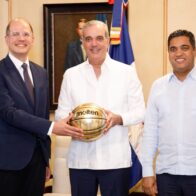 Abinader recibe en el Palacio Nacional a altos ejecutivos de la FIBA y del Comité Organizador de Santo Domingo 2026