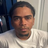 Ante las labores de búsqueda, Policía Nacional reporta entrega de hombre acusado de herir a expareja en Villa Duarte