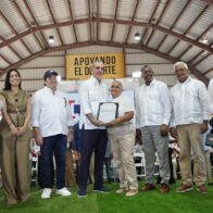 Abinader entrega 400 títulos de propiedad en Pepillo Salcedo