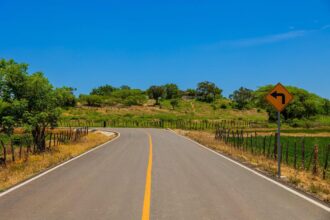 Abinader inaugura carretera Palo Verde–Laguna Verde
