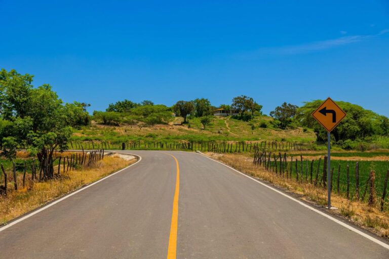 Abinader inaugura carretera Palo Verde–Laguna Verde