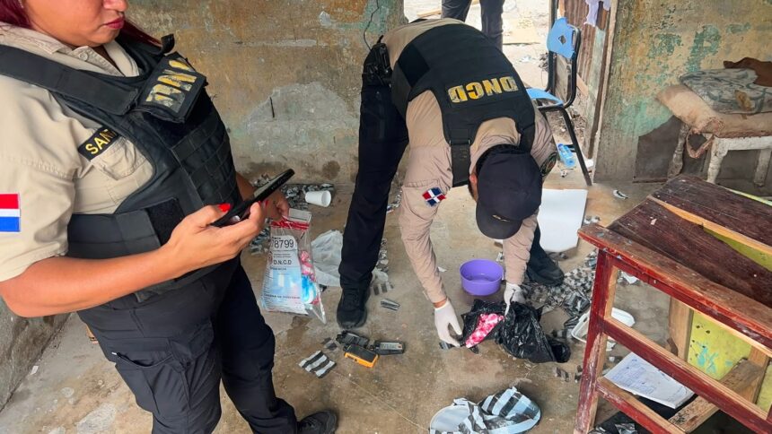 PN apresa varias personas y ocupa arma de fuego y presuntas drogas en Sánchez Ramírez