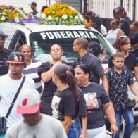 Familiares y vecinos acompañan a Darlin Mercado hacia su última morada