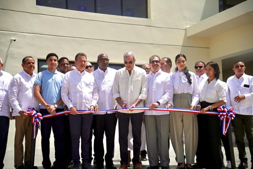 Abinader inaugura el nuevo Centro UASD Santiago Rodríguez