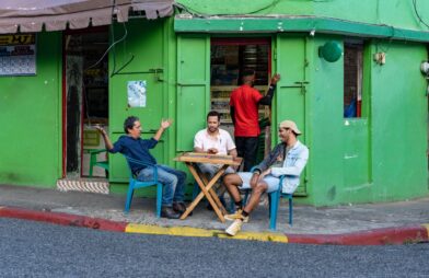 "Solos": la obra que abre el diálogo sobre la salud mental masculina