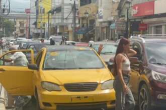 "Es un abuso": Usuarios estallan contra aumento del pasaje en Santiago
