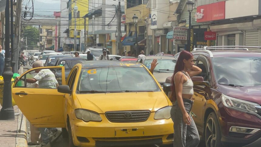 "Es un abuso": Usuarios estallan contra aumento del pasaje en Santiago