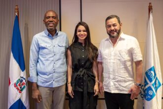 Alcalde Eduardo Kery Métivier recibe al expresidente guatemalteco Jimmy Morales en encuentro institucional