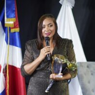 Amelia Reyes es reconocida por su trayectoria en los Premios Entre Copas USA en Nueva York