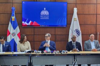 Eddy Olivares dice que no aprobar Código de Trabajo sería un fracaso y una vergüenza para diputados
