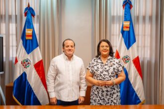 El ministro de la Presidencia, José Ignacio Paliza, y la directora general del Instituto Nacional de Formación Técnico Profesional (INFOTEP), Maira Morla Pineda.