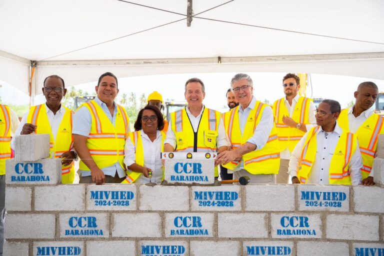 Ministro Ito Bisonó inicia la construcción del Centro de Corrección y Rehabilitación Barahona
