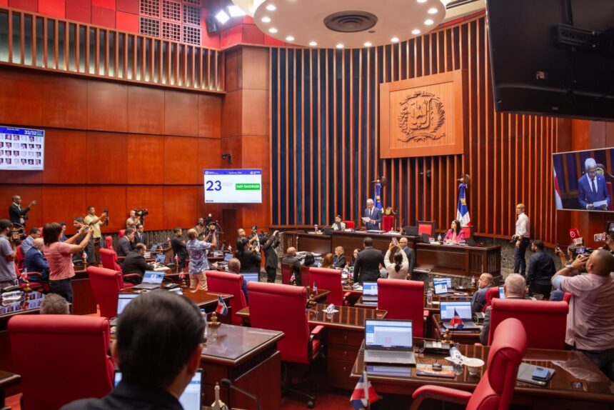 Senado aprueba en segunda lectura reforma a la Ley de la Policía Nacional