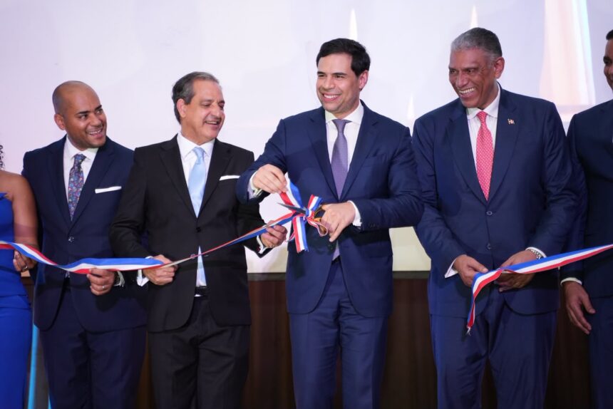 Roberto Ángel Salcedo inaugura el Festival del Libro y la Cultura Dominicana