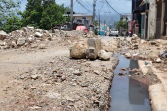 Familias desplazadas por obra de saneamiento en Villa Altagracia piden mayor acompañamiento de las autoridades
