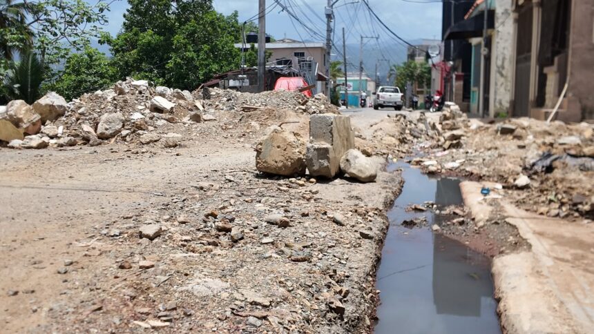 Familias desplazadas por obra de saneamiento en Villa Altagracia piden mayor acompañamiento de las autoridades