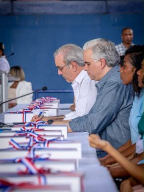 Distrito Educativo 14-04 de Samaná recibe visita del presidente Abinader y del ministro De Camps