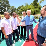De Camps inaugura escuela y techado de liceo en Las Terrenas