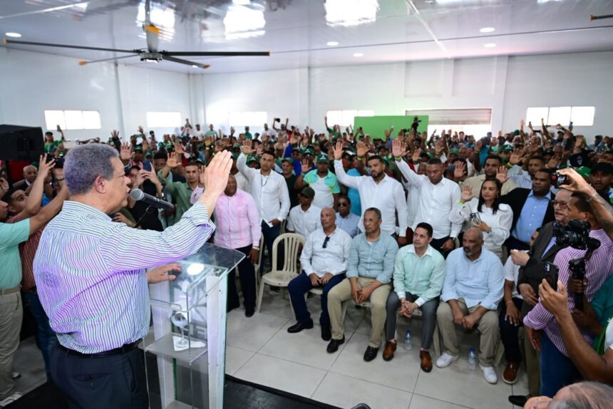 “Los astros se están alineando en favor de la Fuerza del Pueblo”, asegura Leonel al juramentar dirigentes del PRM y el PLD