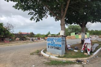 Moradores de Jardines del V Centenario en SDE denuncian abandono de calles, inundaciones e inseguridad