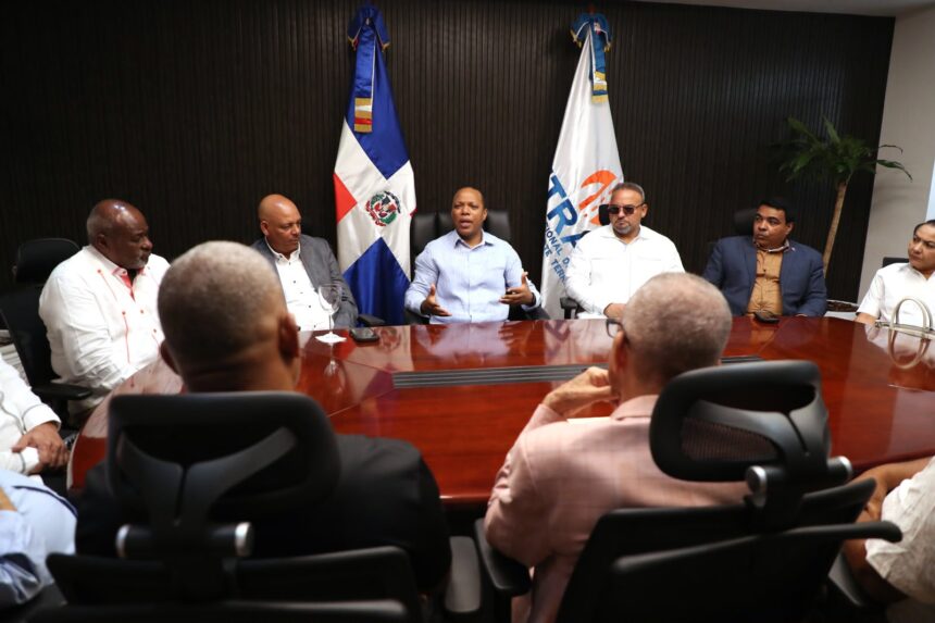 Transportistas respaldan al INTRANT, ratifican no habrá aumento del pasaje en Santiago