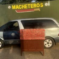 Ejército incautan 23,000 cigarrillos de contrabando ocultos en un miniván en Mao