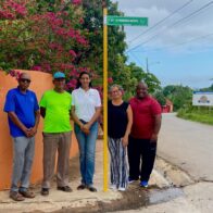 Alcaldía de Las Galeras instala señalización vial para mejorar la identificación de calles