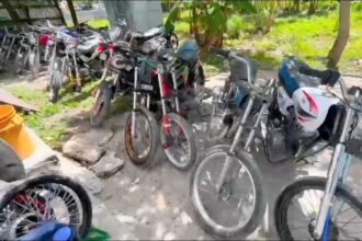 Policía retiene motocicletas alteradas y realiza operativo preventivo en Cabral