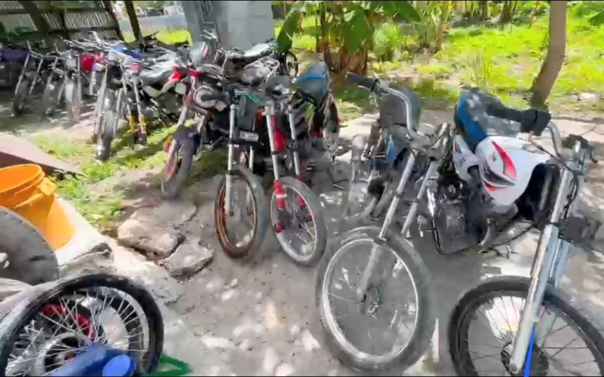 Policía retiene motocicletas alteradas y realiza operativo preventivo en Cabral