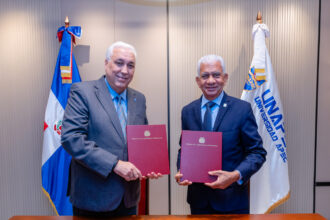 Senado firma alianza con UNAPEC para fortalecer formación de su personal y servicios bibliotecarios