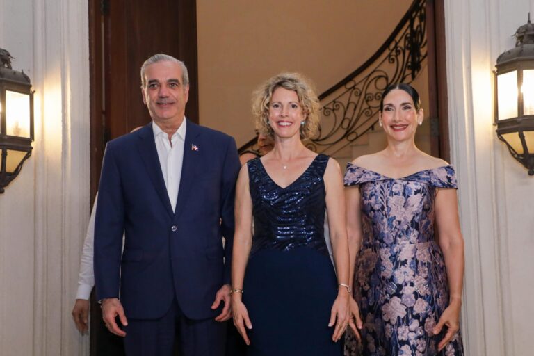 Abinader participa en la Fiesta Nacional de Francia y reafirma lazos bilaterales