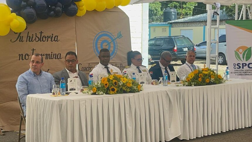 CCR Rafey en Santiago entrega 378 certificaciones a internos para acelerar su reinserción social y laboral
