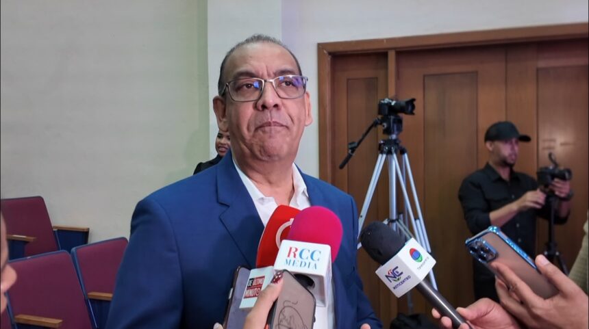 Deligne Ascensión destaca aporte jurídico de nueva obra sobre la Ley Municipal 176-07