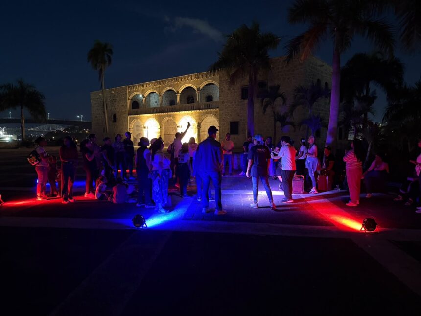 Cristianos de distintas denominaciones oran por la República Dominicana en la Plaza de España
