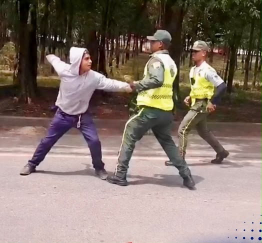 Ciudadano se enfrenta a puñetazos con agentes de la DIGESETT durante fiscalización en Jarabacoa