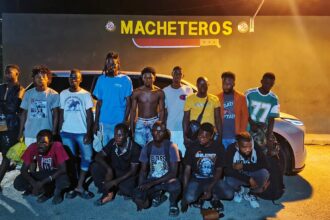 Ejército intercepta 22 haitianos indocumentados y detiene a presunto traficante de migrantes en la frontera norte