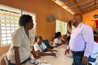 Llevan atención médica gratuita a residentes de El Cacique, en Boyá