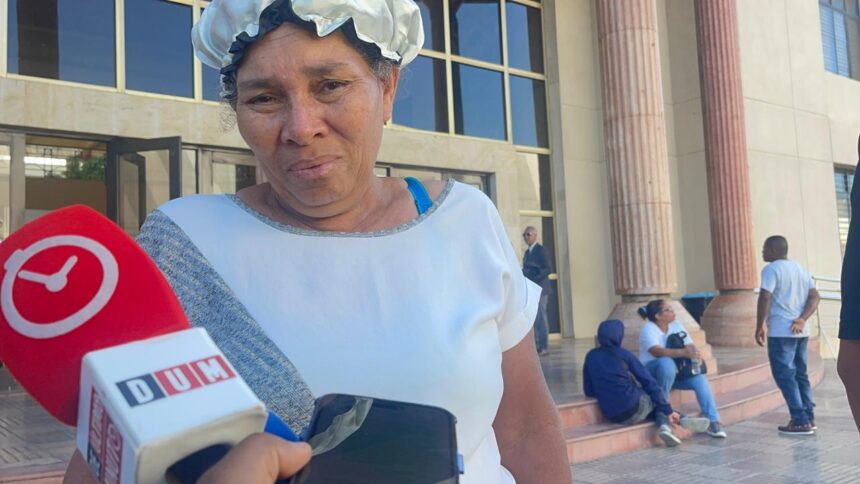 “Lo único que quiero es que se haga justicia; me lo quitaron como si no tuviera familia”, clama madre de delivery asesinado en Santiago