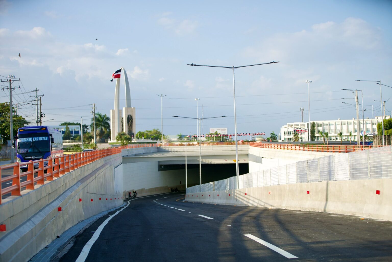 Abren al tránsito el nuevo túnel de la Plaza de la Bandera tras su inauguración
