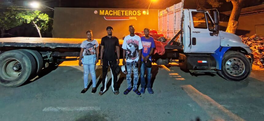 Ejército detiene a camionero que ocultaba haitianos indocumentados en Valverde