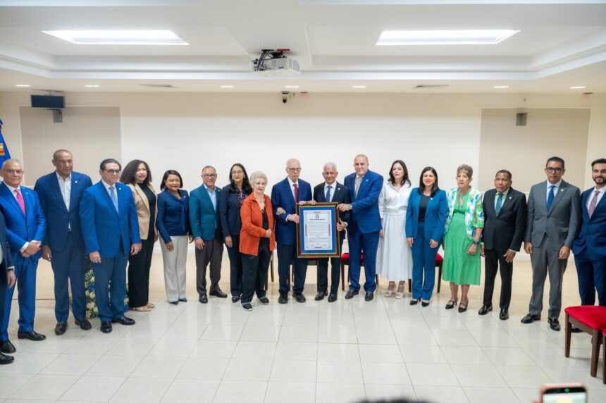 Senado reconoce a Jaime Francisco Sued por sus aportes a la industria farmacéutica