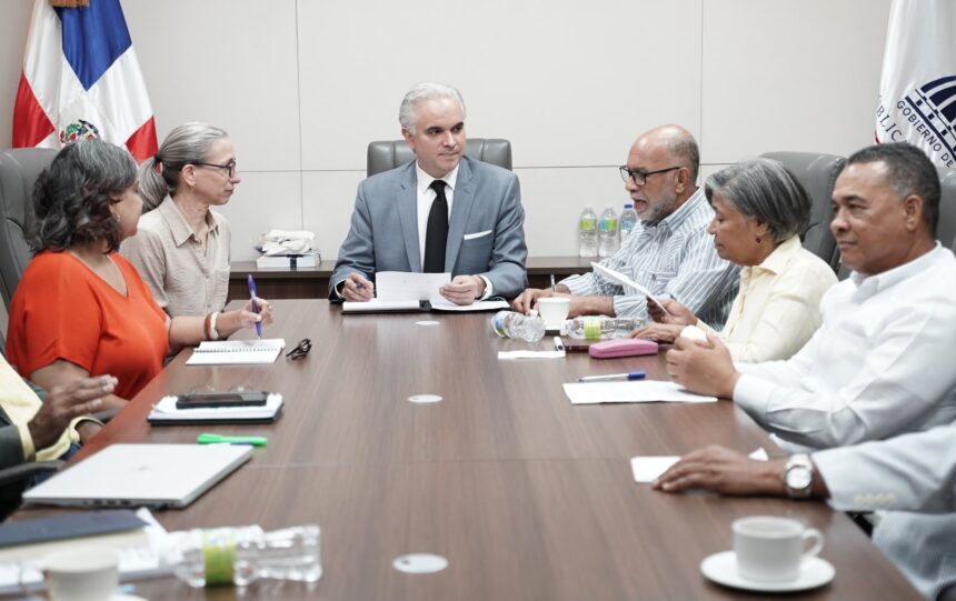 Educación y ADP definen los próximos pasos para concluir la Evaluación de Desempeño Docente
