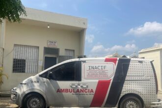 Hallan a prestamista muerto por presunto ahorcamiento dentro de un hotel en Santiago