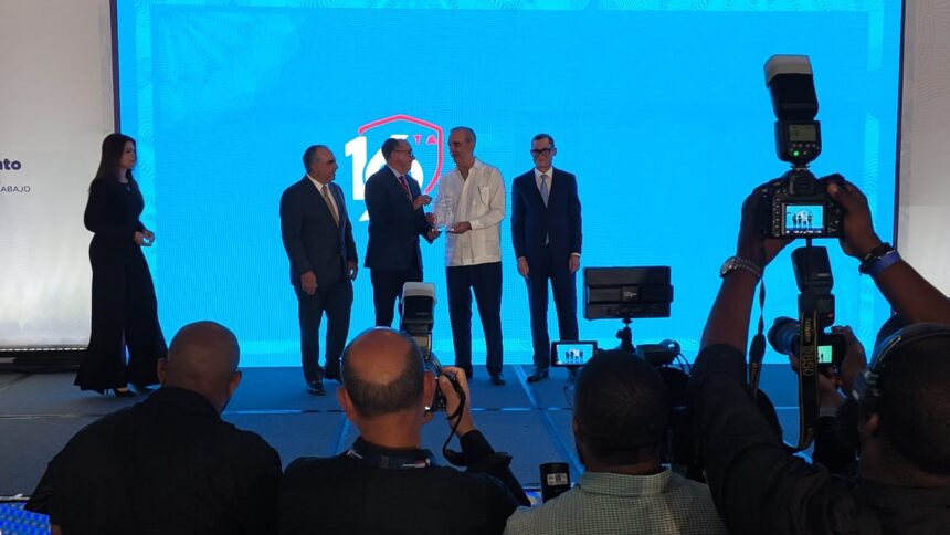 Gobierno entrega 1,100 certificaciones y reconoce a empresas por promover la seguridad y salud laboral