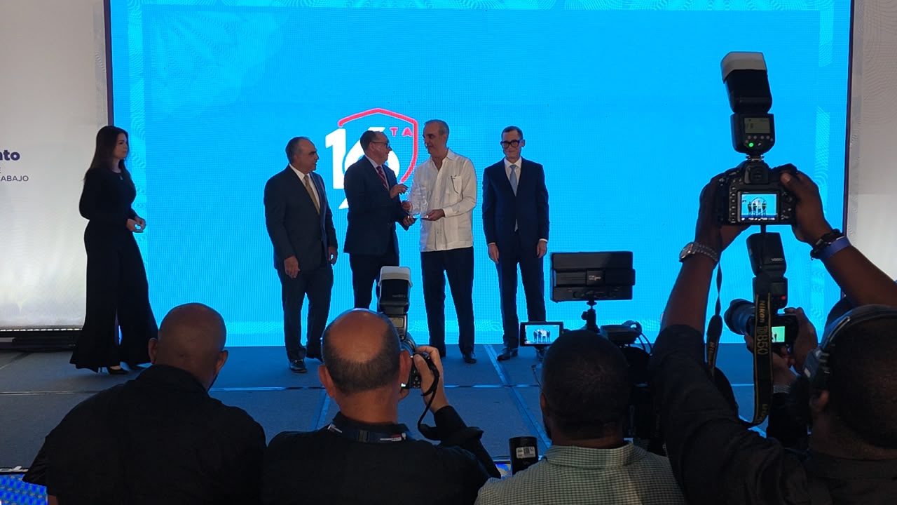 Gobierno entrega 1,100 certificaciones y reconoce a empresas por promover la seguridad y salud laboral