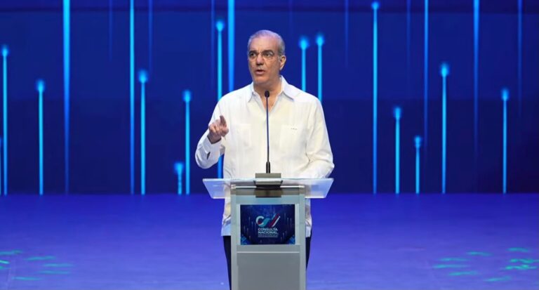 Abinader afirma: la transformación educativa será una política de Estado para preparar al país ante revolución industrial